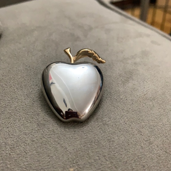LC Apple 🍎 🍏brooch - Picture 1 of 2